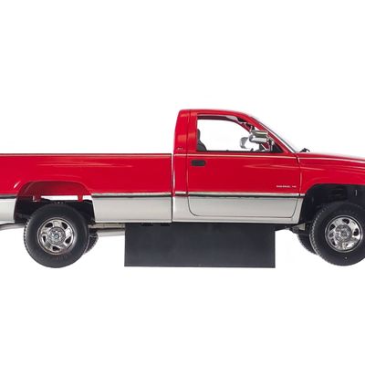Sale Photo Thumbnail #323: Brookfield Collectors Guild Dodge Ram 2500 SLT V10 18"