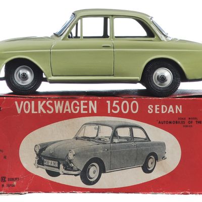 Sale Photo Thumbnail #10: Bandai Volkswagen 1500 Tin Sedan, Japan in Unusual Green Boxed