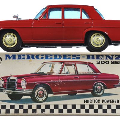 Sale Photo Thumbnail #60: Unusual Mercedes-Benz 300 SE Tin Car by Asakusa, Japan Boxed