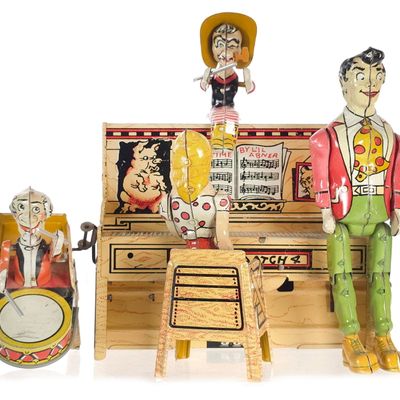 Sale Photo Thumbnail #411: Unique Art Tin Lil' Abner and his Dogpatch Band Tin Windup