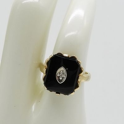 Sale Photo Thumbnail #75: 10K Gold Black Onyx Ring, Size 4