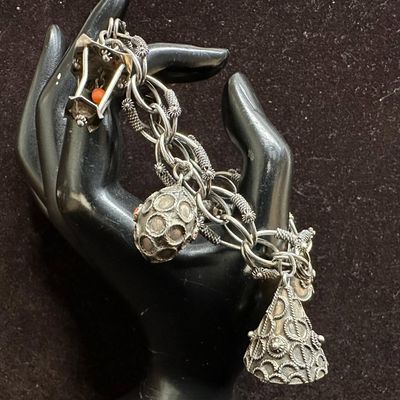 Floral Motif Wire Chain Silverwork 800 Silver Charm Bracelet R24