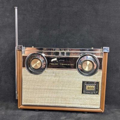 Vintage Arvin AM/FM Twelve Transistor Radio