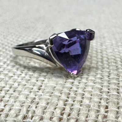 14k White Gold 2.5 Ct Amethyst Ring