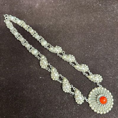 800 Silver Carnelian Sunburst Circular Pendant Necklace L44