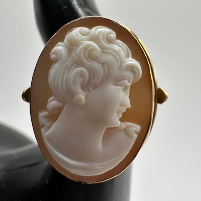 Carved Shell Cameo Art Deco Style 18K Gold Ring W43