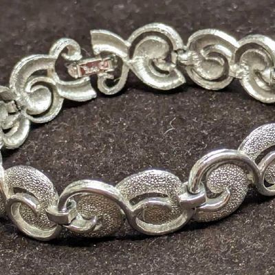 Vintage 7" Trifari Silvertone Bracelet