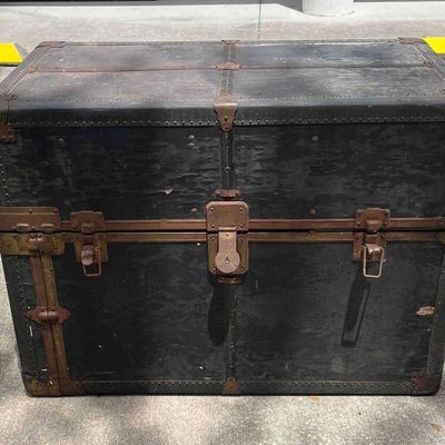 Vintage London Trunk & Bag Co. New York Chest