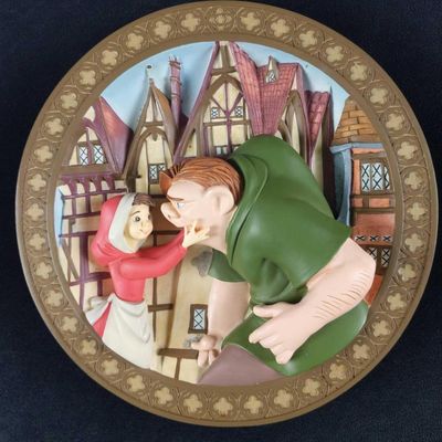 Sale Photo Thumbnail #1073: Disney Hunchback Of Notre Dame 3D Collector Plate