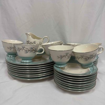 Vintage Cavalier Eggshell Homer Laughlin Turquoise Line Leaves Romance 33 Piece Set