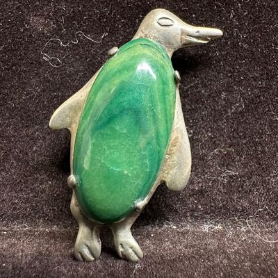 Mexico Silver Polished Green Gemstone Penguin Brooch