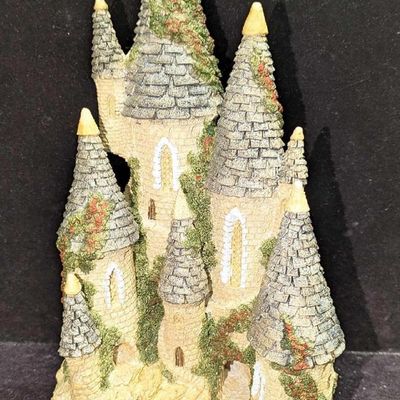 Signed David Winter Fairy Tail Castle Figurine