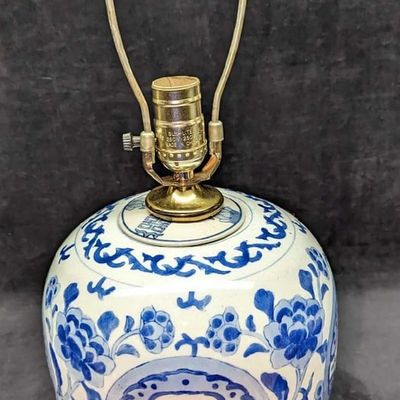 Vintage Chinese Blue & White Decorated Vase Lamp B