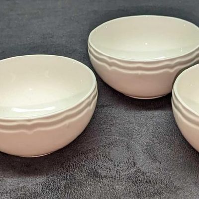 Sale Photo Thumbnail #1019: 4 Gibson Designs Miranda China Fruit Bowls B