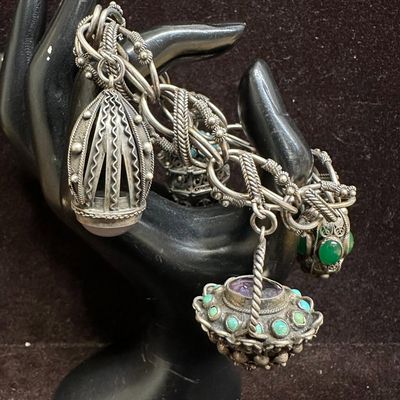 800 Silver Moonstone Green Onyx Garnet Detailed Ornate Charm Bracelet R9