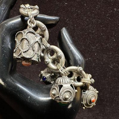 Etruscan Revival Style 800 Silver Small Floral Puffy Mariner Chain Bracelet R22