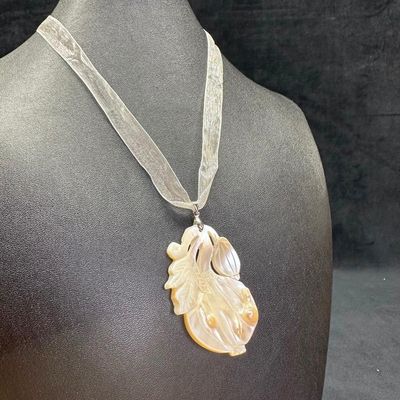 Hand-Carved Blister Pearl Necklace - Plant