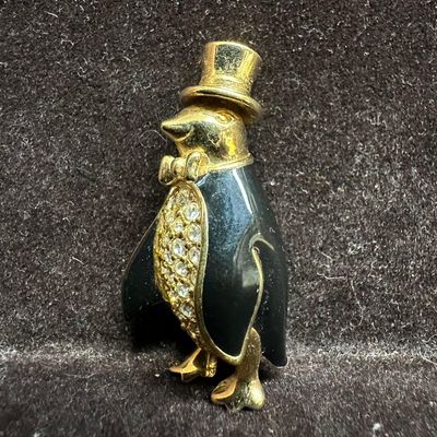 Swarovski Penguin Brooch Black Enamel Crystal Belly Gold Tone Top Hat Swan Hallmark