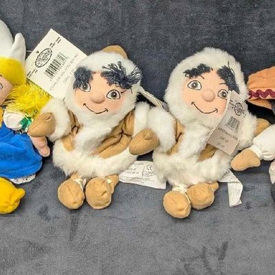 Sale Photo Thumbnail #1091: Disney's Its A Small World Bean Bag Set Of 7
