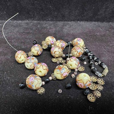 Murano Venetian Lamp Work Glass Fiorato Cream Round Bead Black Beaded Necklace A31 Broken