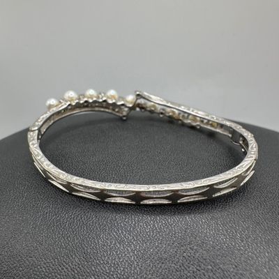 14k White Gold Diamond & Pearl Hinged Bangle
