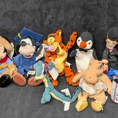 12 Disney Mary Poppins Fantasia Bambi Mickey Goofy Tigger Bean Bags