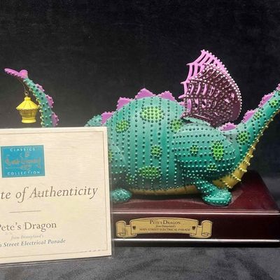 Walt Disney Classics Collection Pete's Dragon Figurine Main Street Electrical Parade