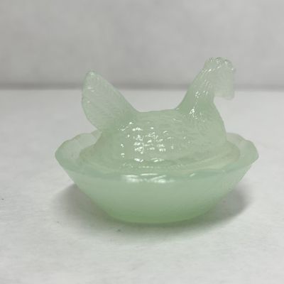 JADEITE STYLE SATIN GLASS HEN ON NEST