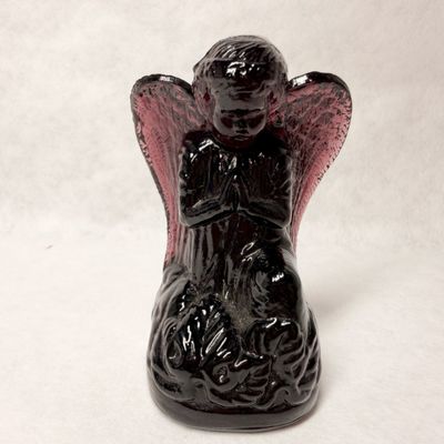 BOYD ART GLASS PRAYING ANGEL PURPLE, 1980S
