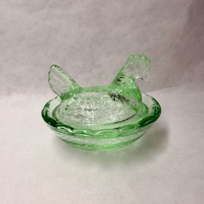 VINTAGE GREEN GLASS HEN ON NEST