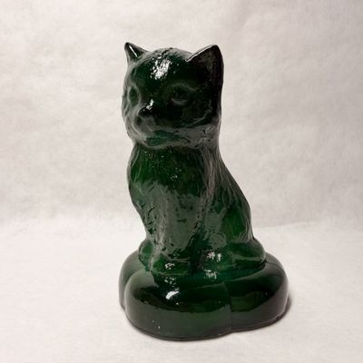 BOYD GREEN GLASS SITTING KITTEN PILLOW 1978-1983