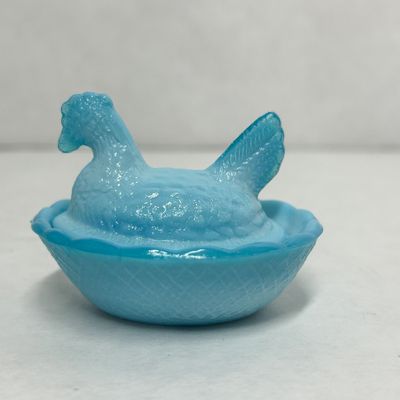 TURQUOISE GLASS HEN ON NEST