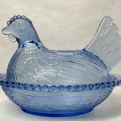 INDIANA GLASS BLUE HEN ON NEST, CIRCA 1970