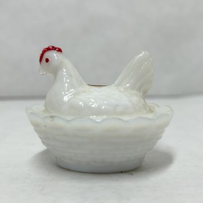 WESTMORELAND MILK GLASS HEN ON NEST