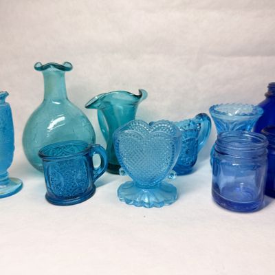 COLLECTION OF TEN BLUE GLASS PIECES