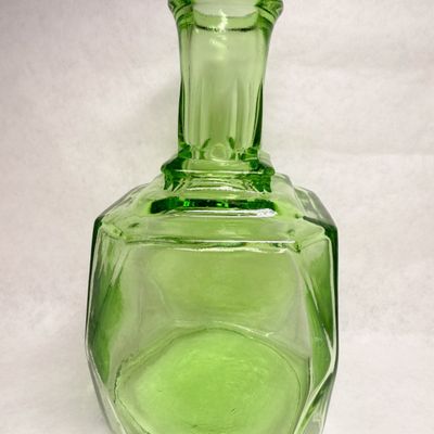 URANIUM GLASS DECANTER, CIRCA 1930S