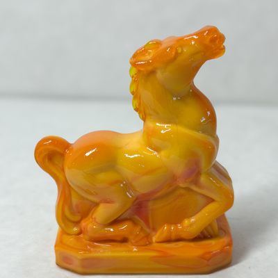 DEGENHART ORANGE SLAG GLASS HORSE FIGURINE, CIRCA 1975