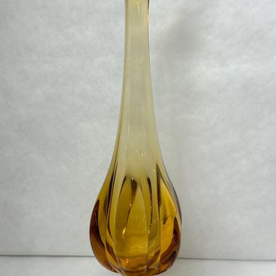MID-CENTURY AMBER SWUNG GLASS VASE