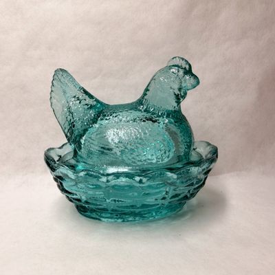 MOSSER AQUA GLASS HEN ON NEST