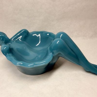 MOSSER BLUE BATHING BEAUTY SOAP DISH