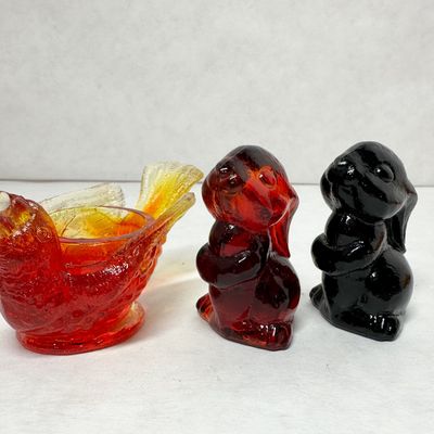 BOYD AMBERINA AND BLACK GLASS FIGURINES, LATE 20TH CENTURY