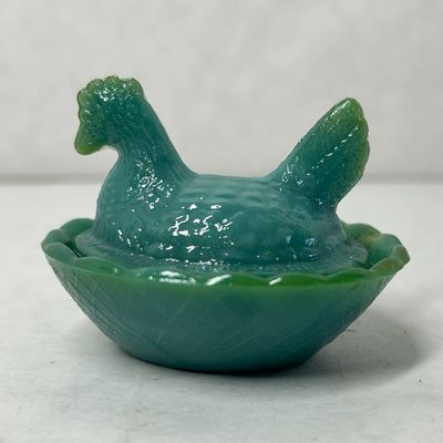 GREEN SHADES GLASS HEN ON NEST