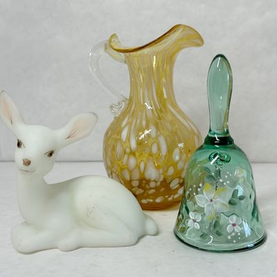 FENTON ART GLASS TRIO, 20TH CENTURY