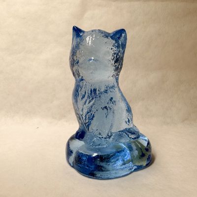 BOYD WILLOW BLUE SITTING KITTEN PILLOW