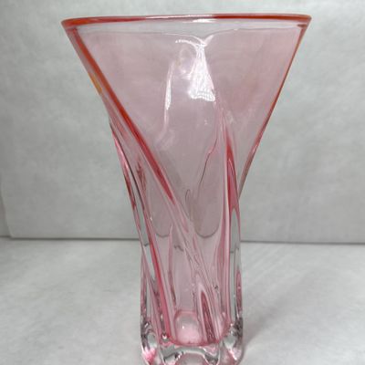 MCM TWISTED PINK ART GLASS VASE