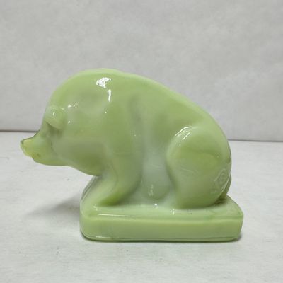 BOYD JADEITE GLASS SUEE PIG