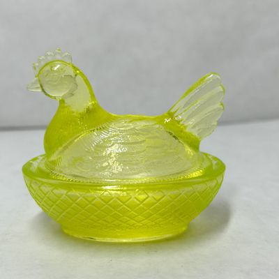 *BOYD MEDIUM URANIUM GLASS HEN ON NEST