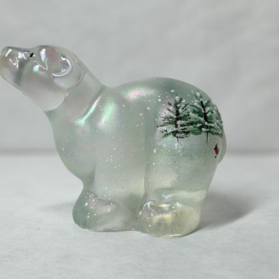 FENTON IRIDIZED OPALESCENT POLAR BEAR, 1990S