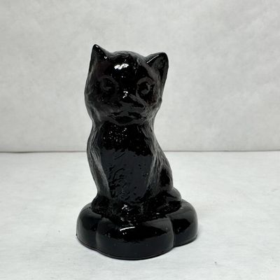 BOYD BLACK GLASS SITTING KITTEN FIGURINE