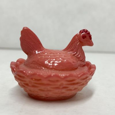 BOYD RED/PEACH GLASS HEN ON NEST